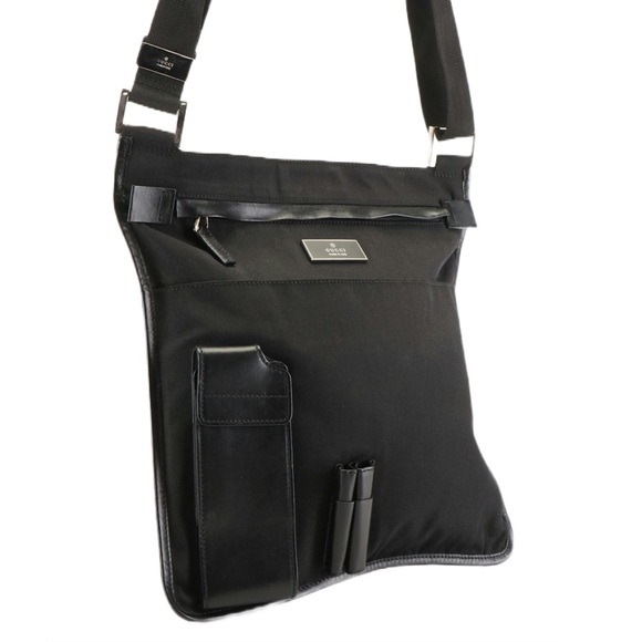 GUCCI BLACK NYLON W/LEATHER TRIM UTILITY STYLE SHOULDER BAG - Picture 4 of 15